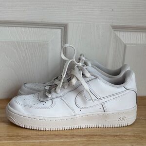 NIKE Air Force 1 LE Triple White DH2920-111 size 5Y youth